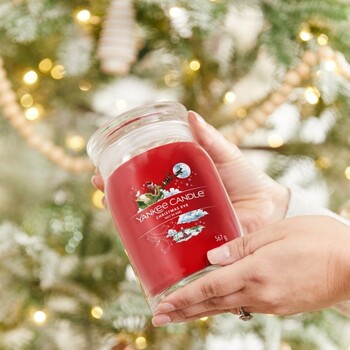 Christmas Eve Signature Candle (štedrý deň) - Vonná sviečka
